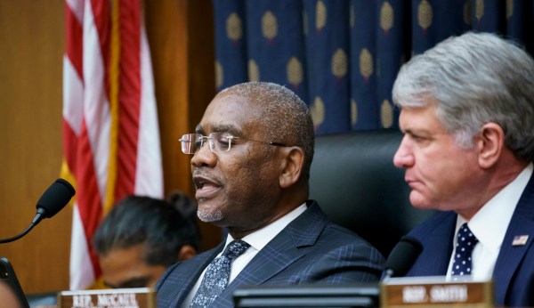 House passes resolution in support of Ukraine