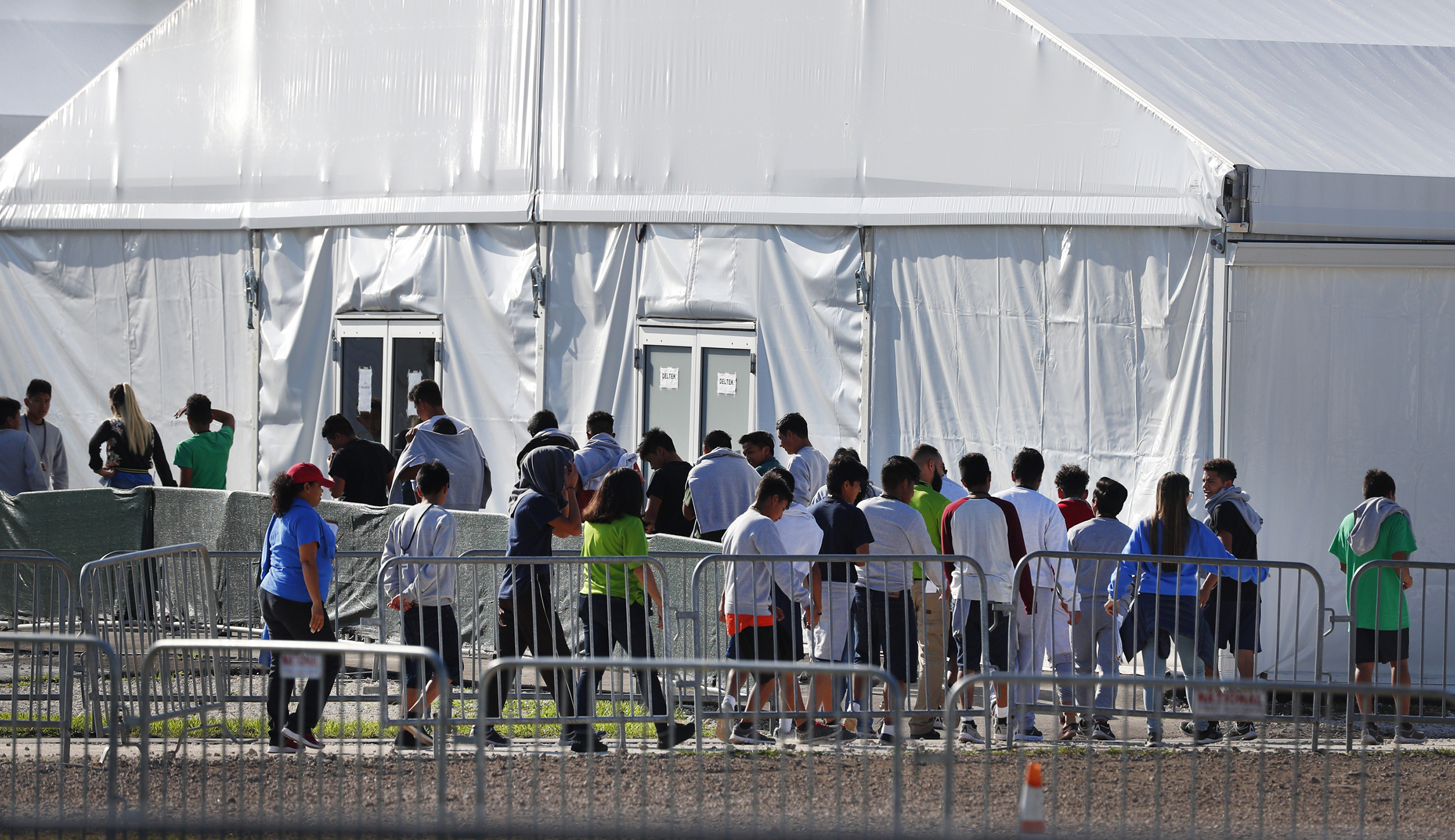 Mumps outbreak hits nearly 900 migrants at US detention facilities