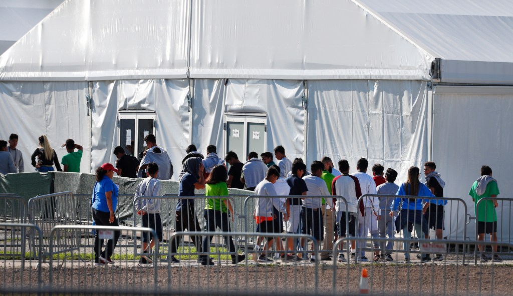 Top Democrats call on DHS to release detained illegal immigrants due to coronavirus threat