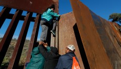Illinois sending $41.5 million to six Chicago-area governments taking in migrants