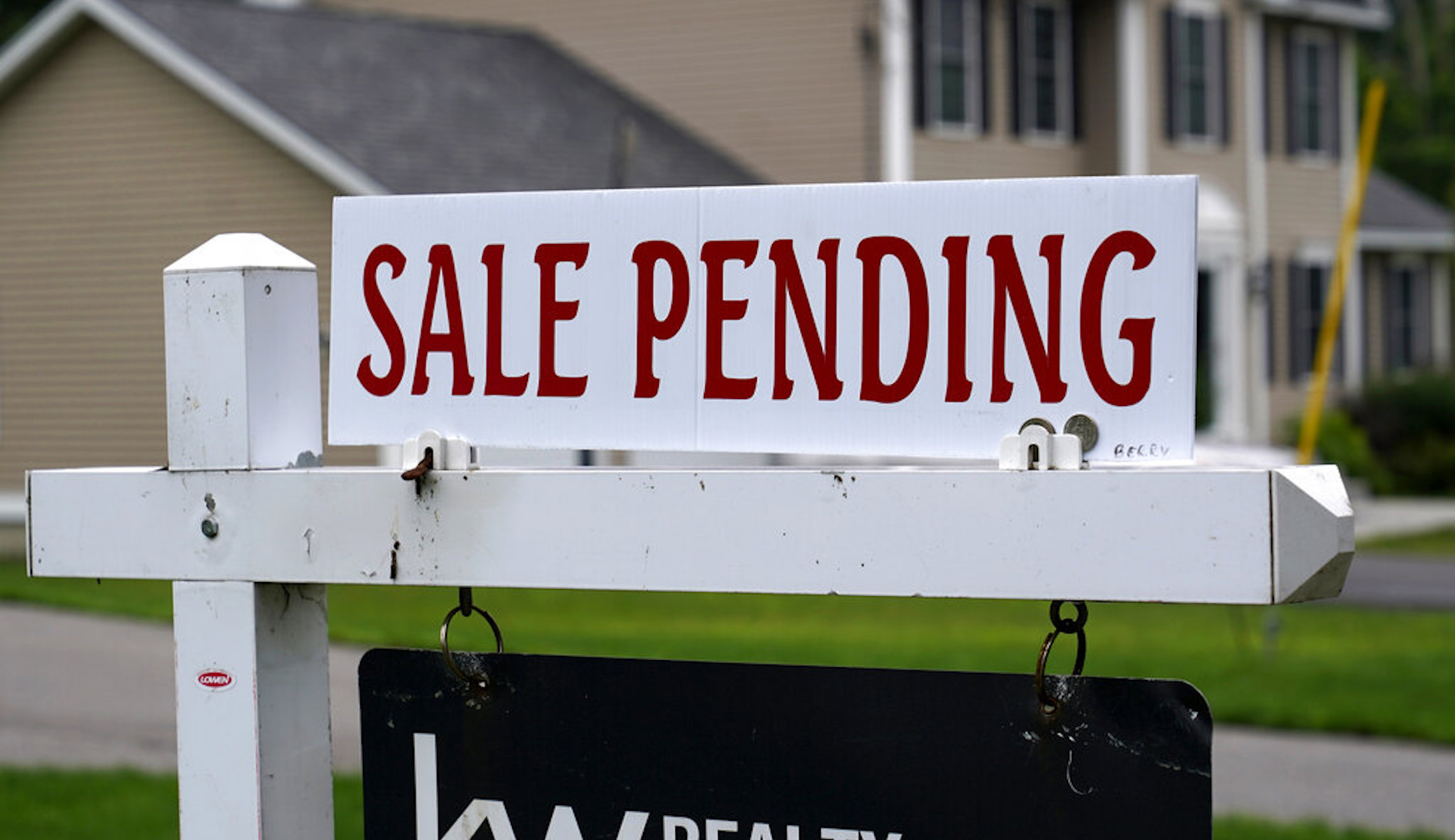 Mortgage purchase applications fall to lowest level since 1995