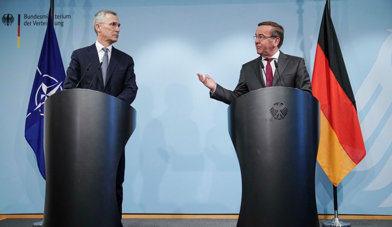 Germany urges allies to train Ukrainians on Leopard tanks