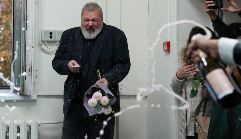 Colleagues pour champagne on Novaya Gazeta editor Dmitry Muratov in Moscow on Friday.