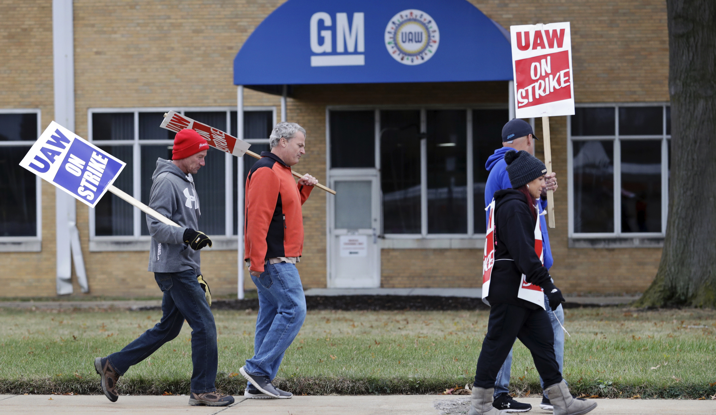 US economy added 128K jobs in October, beating estimates