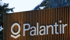 Top data firm cites hypocrisy in boycott over ICE work
