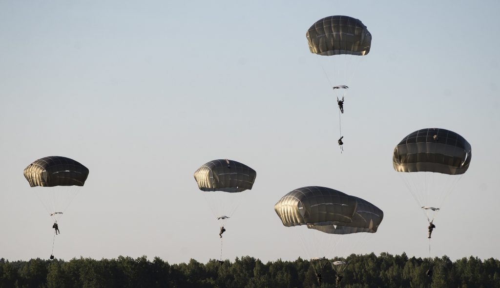 Over 20 hurt in military parachute training accident