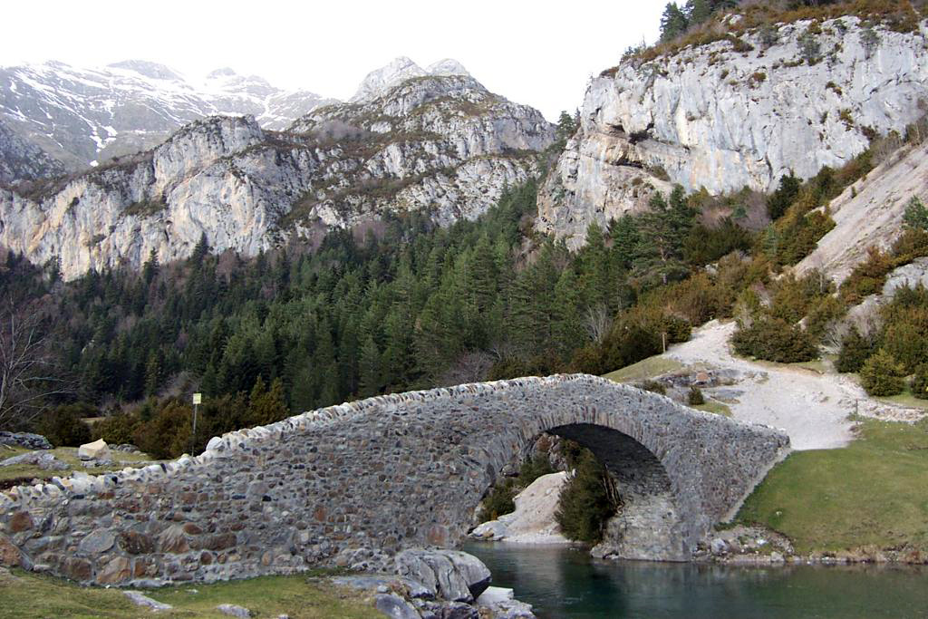 Prufrock: A 400-Year-Old Collection of John Donne’s Poetry, the End of the American Heritage’s Usage Panel, and a History of the Pyrenees