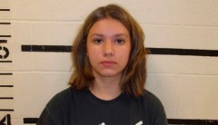 Teenage waitress arrested for saying she wanted to ‘shoot 400 people for fun’ with her new AK-47