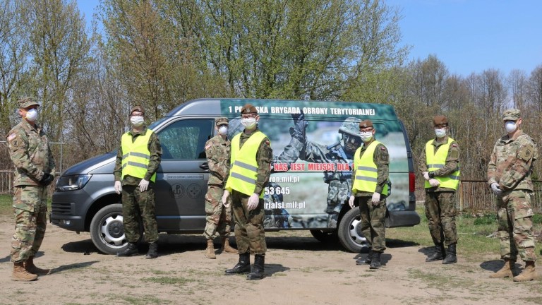 Polish military doctors help fight coronavirus alongside Illinois National Guard