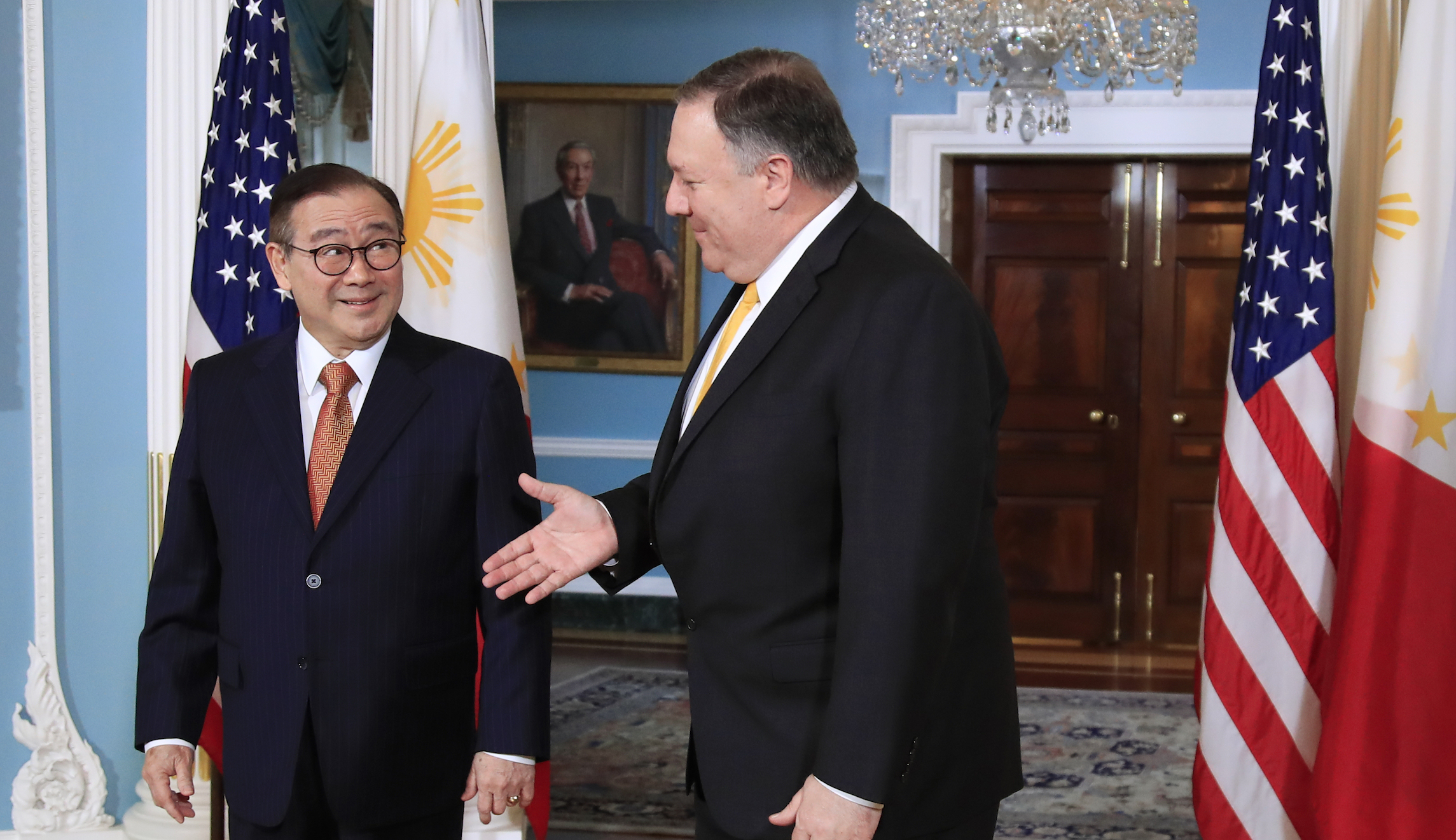 Philippines warns Beijing it will enlist US help if China attacks