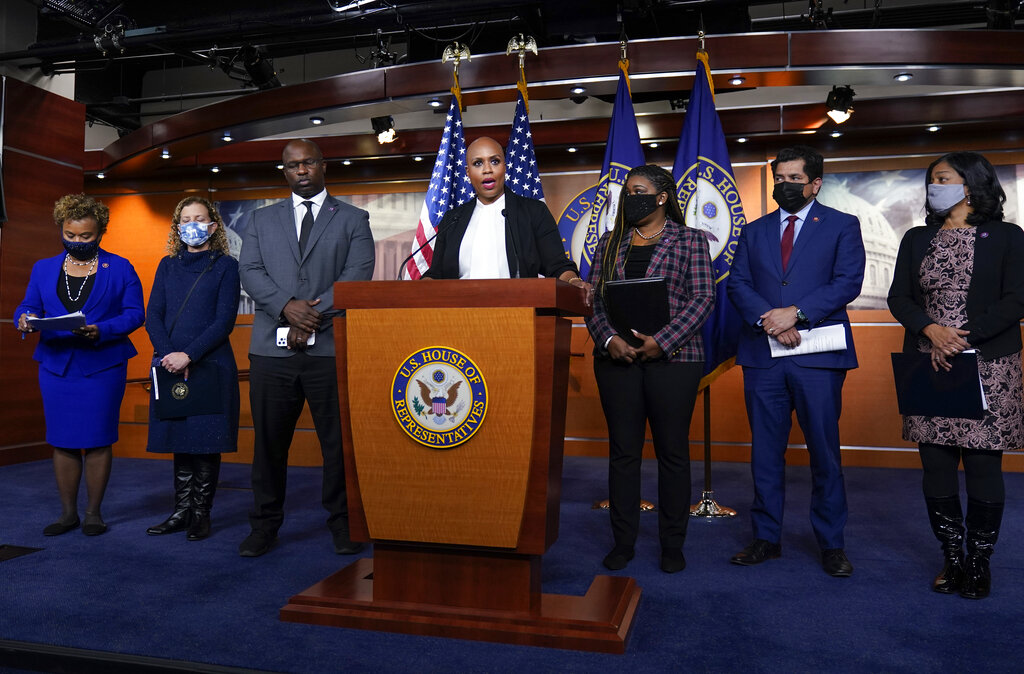 Democrats ramp up pressure on leaders to punish Lauren Boebert