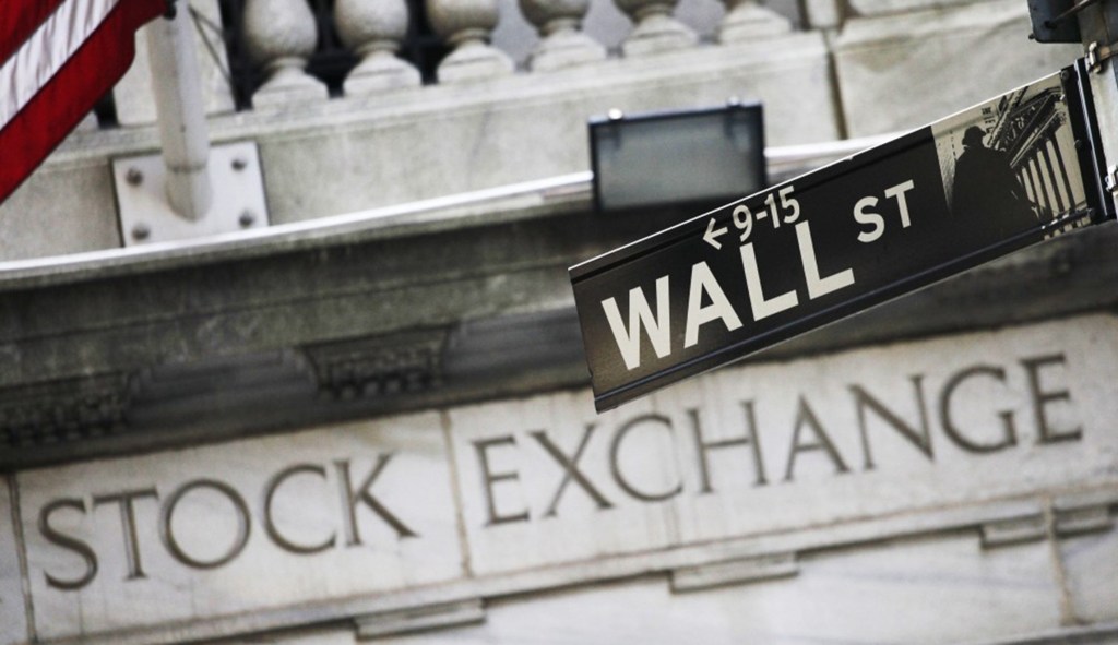 US stocks move higher; Dollar General jumps