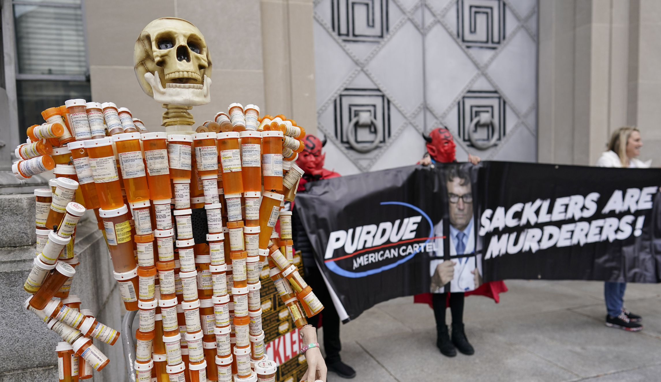 Sackler family to pay $6B to resolve role in Purdue Pharma opioid lawsuits