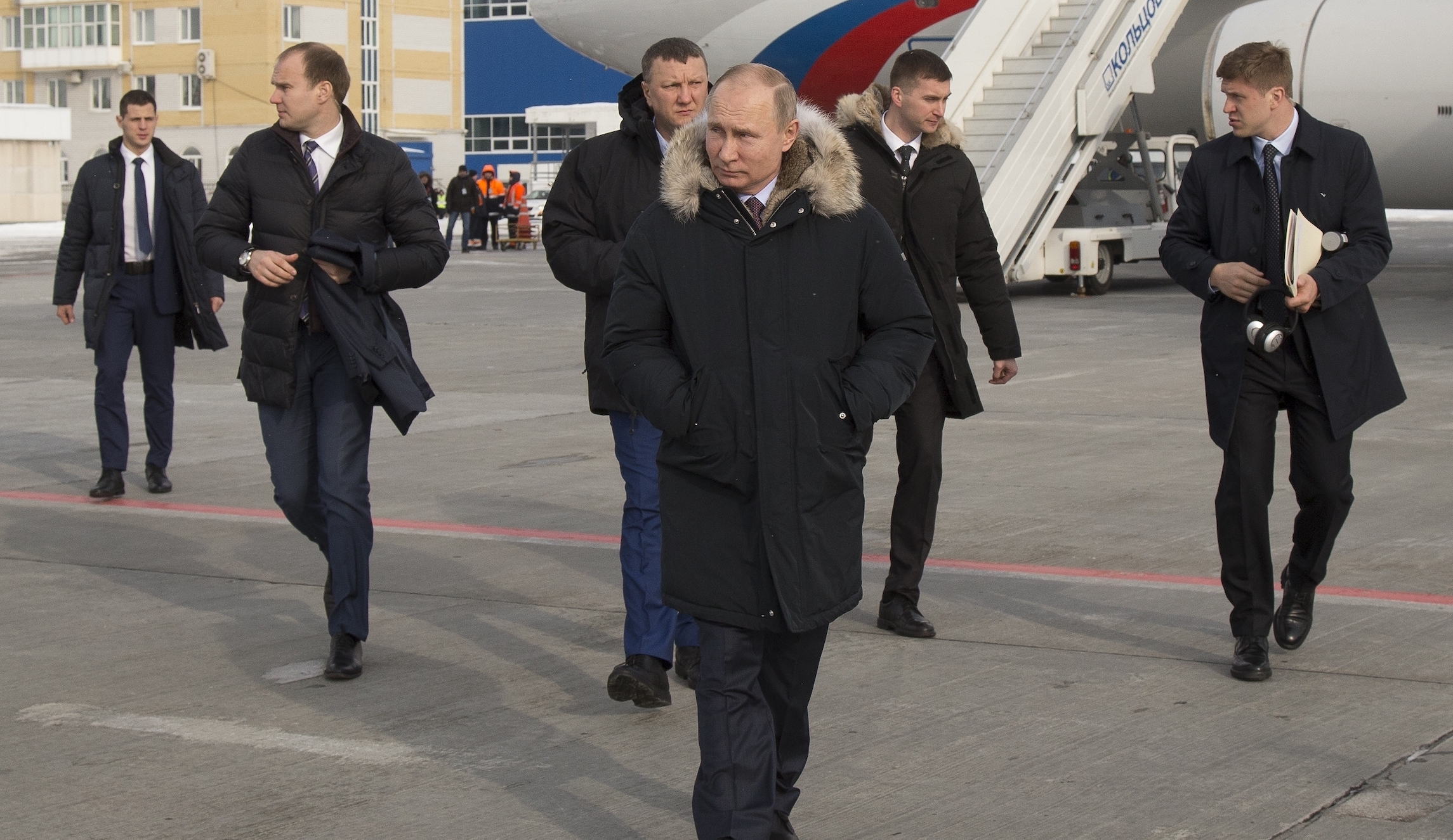 Inside Putin’s circles of defense