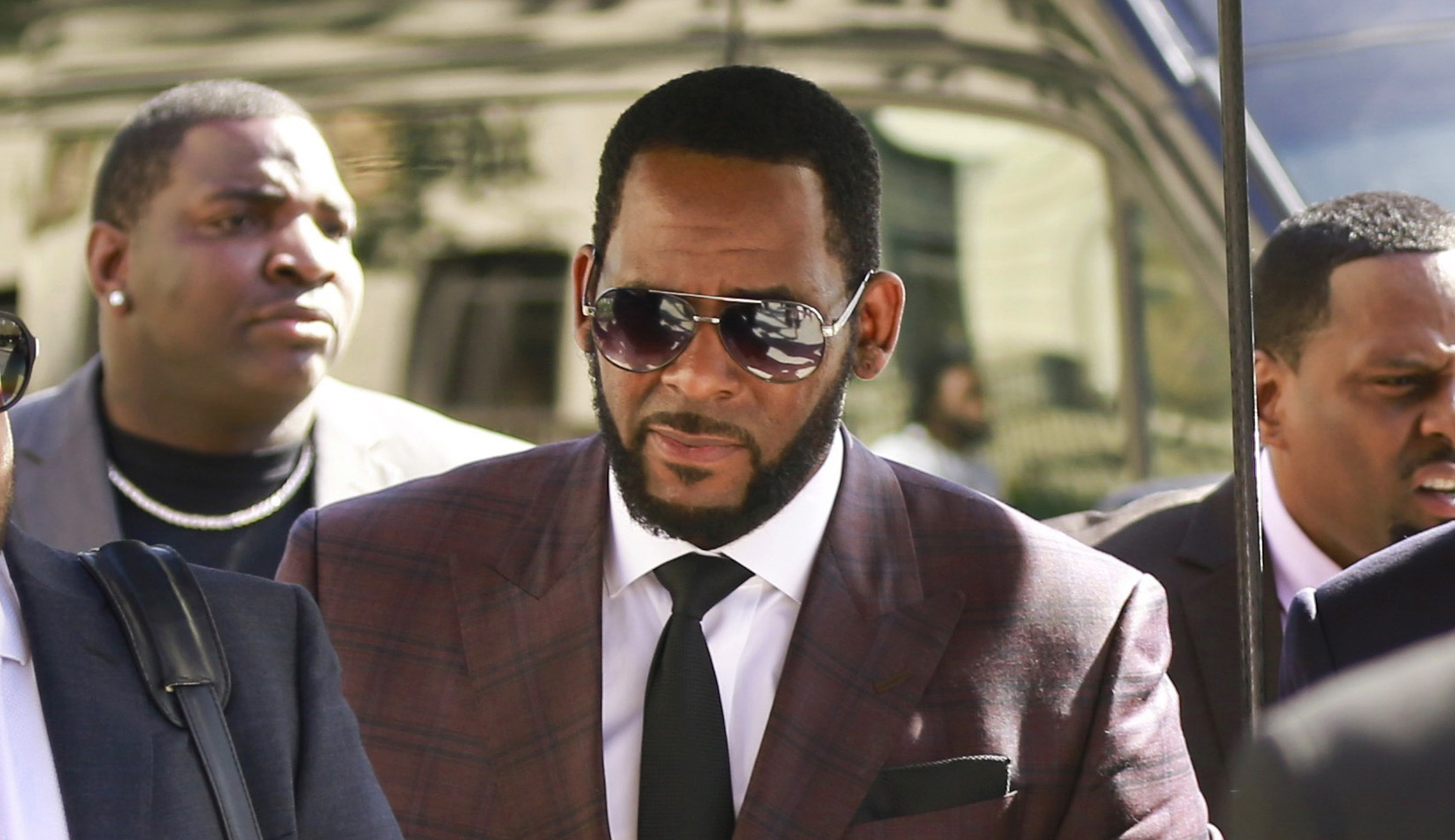 R. Kelly associate takes plea deal admitting to setting accuser’s car on fire