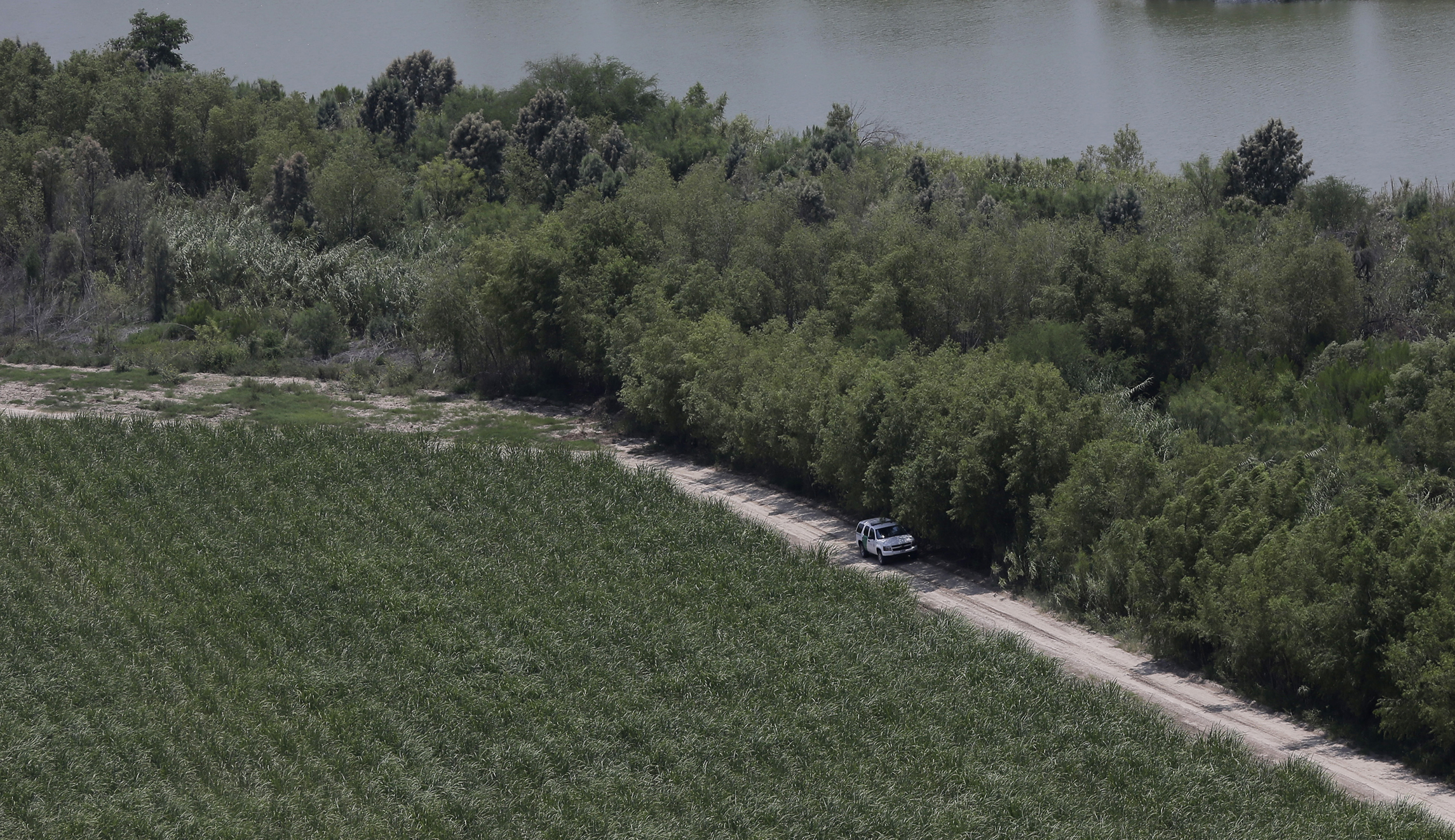 Texas erects more wire barriers along Rio Grande River as lawsuit continues
