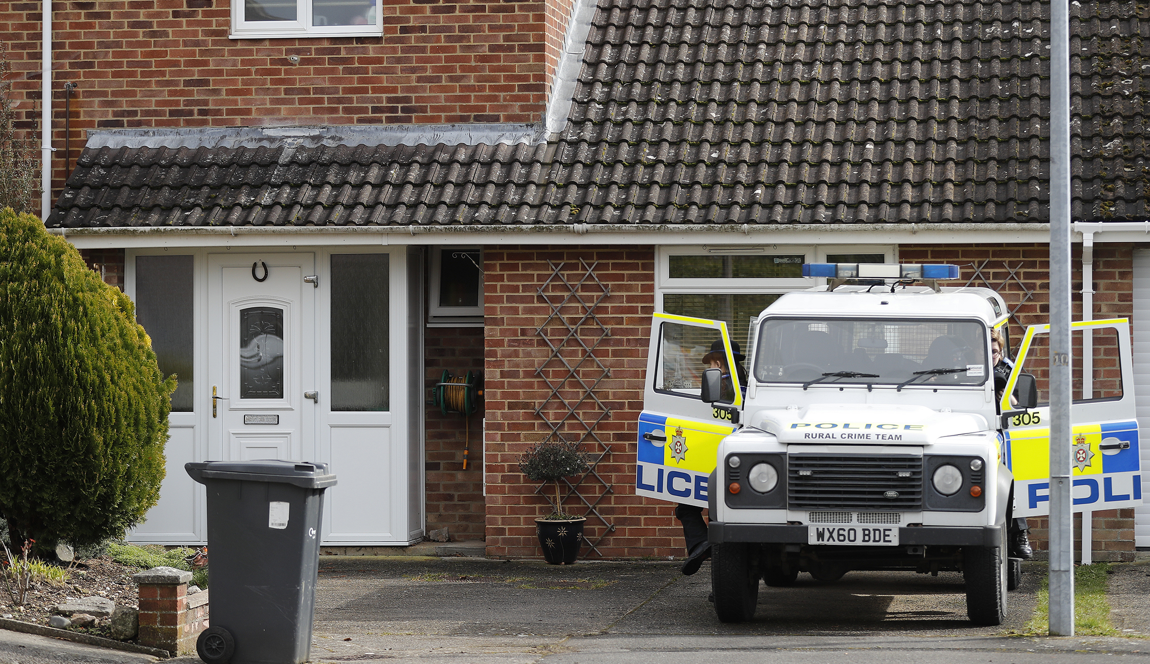 British police: Ex-Russian double agent, daughter exposed to nerve agent at front door of home