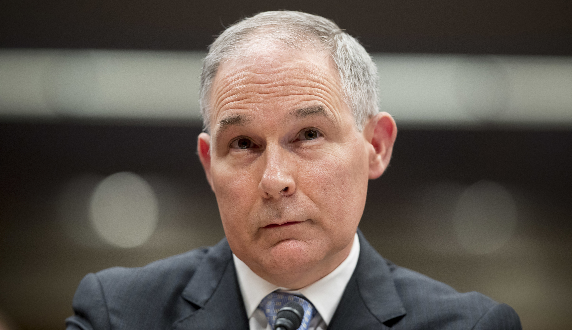 EPA chief Scott Pruitt asked employee to buy old mattress from Trump Hotel, Democrats say
