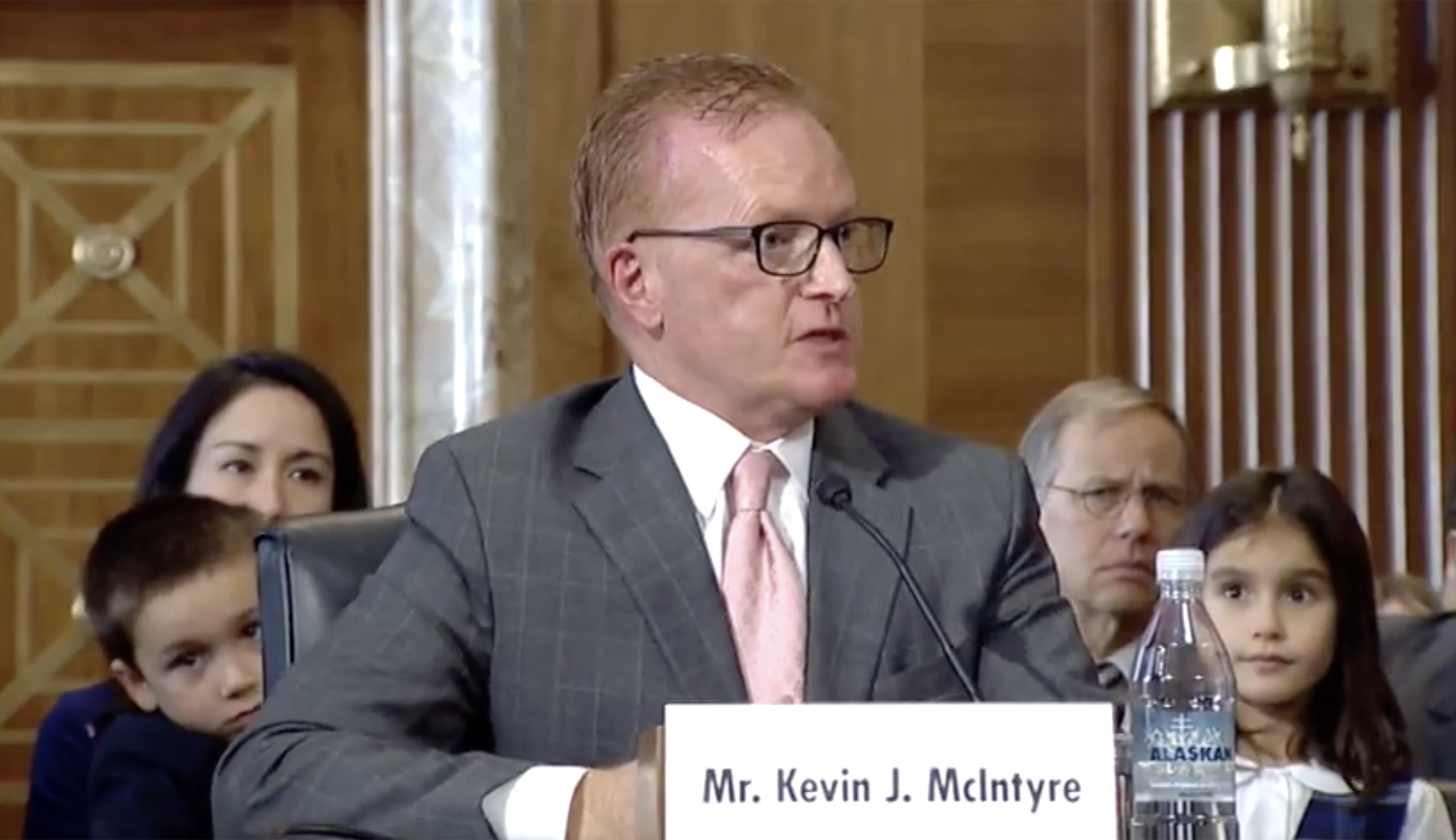 Republican commissioner of key energy panel dies