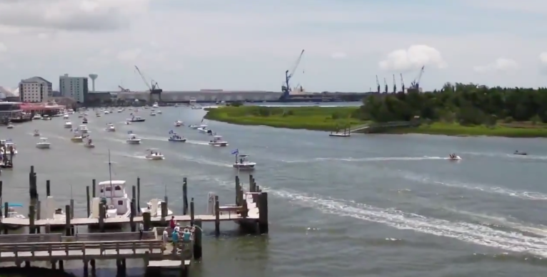 Thousands of Trump supporters throw boat parade for Trump in North Carolina