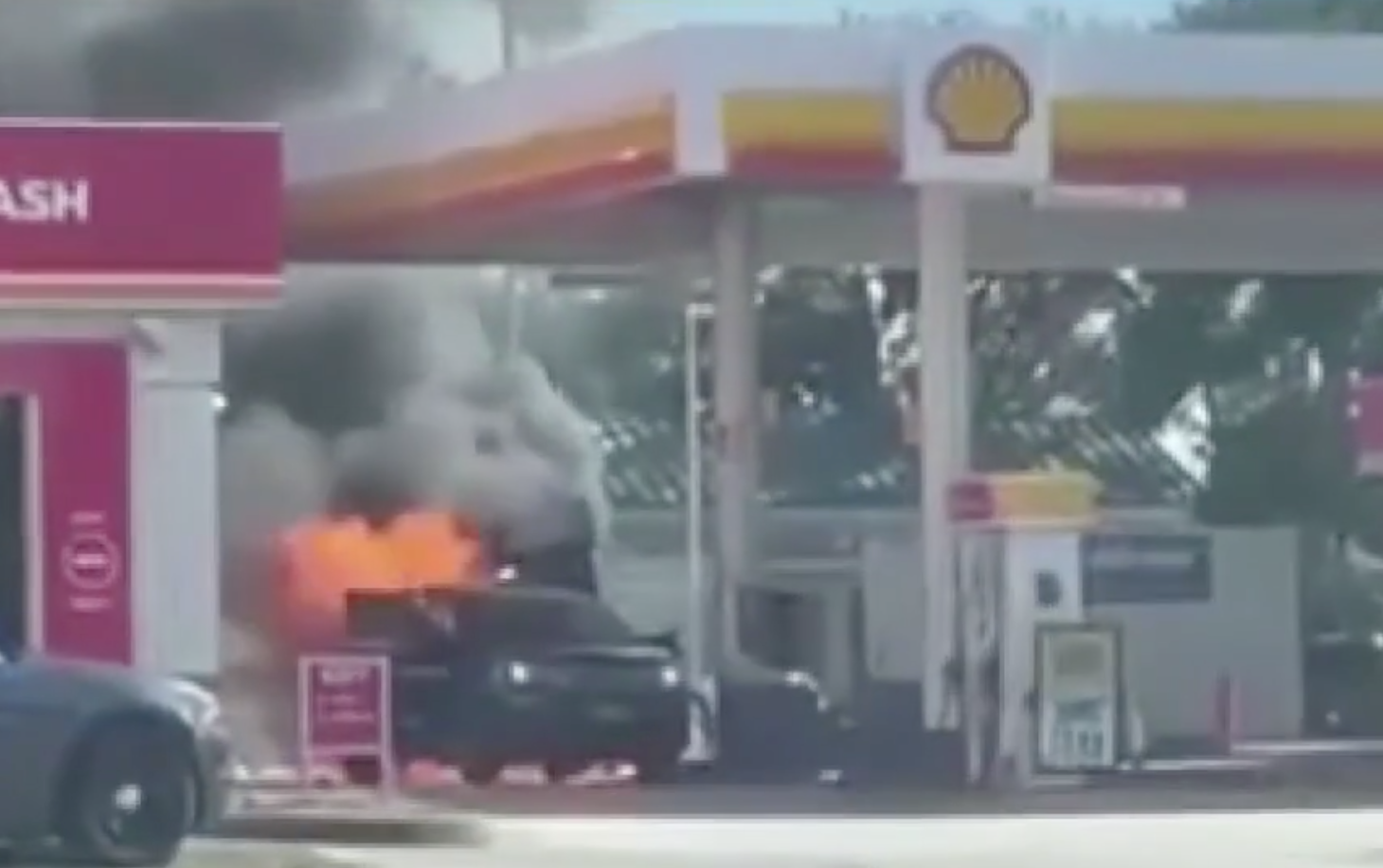 WATCH: Children and good Samaritan try to save Florida woman from gas station fire