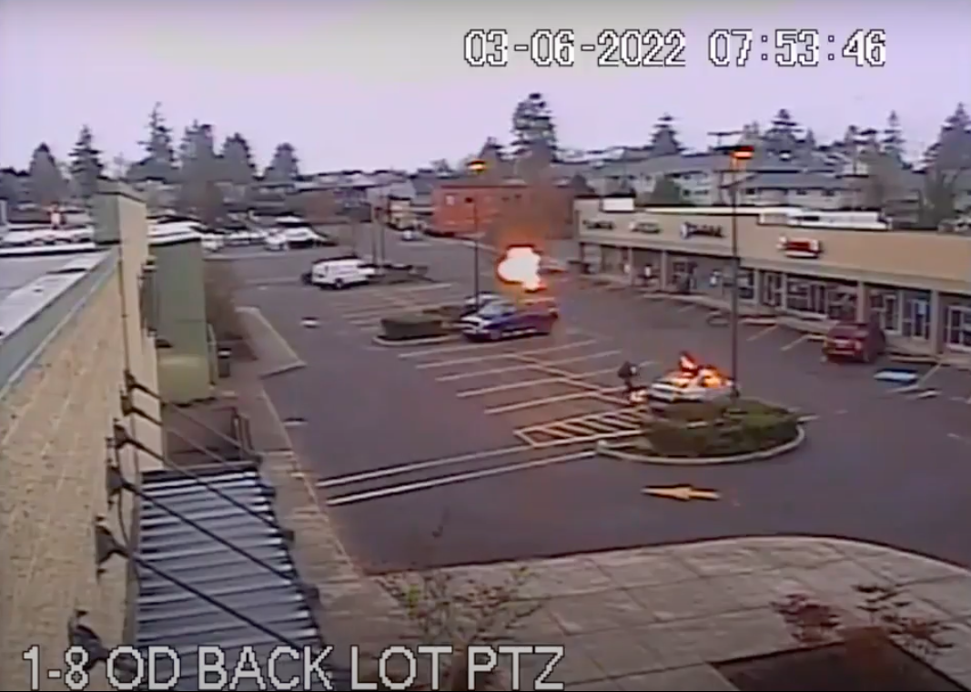 Oregon police searching for arsonist who blew up car in parking lot