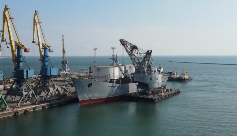 Russian tank-landing ship sunk, port burns in southern Ukraine