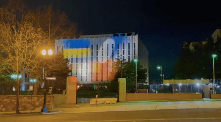 WATCH: Russian Embassy spotlight operator duels with pro-Ukraine protesters