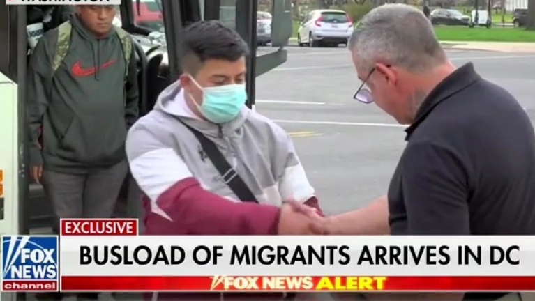 WATCH: Tenth bus of migrants arrives in DC as Abbott digs in heels against Biden