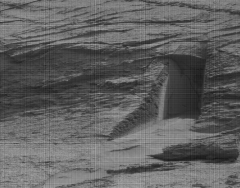 SEE IT: Image of Mars ‘doorway’ sparks conspiracy theories