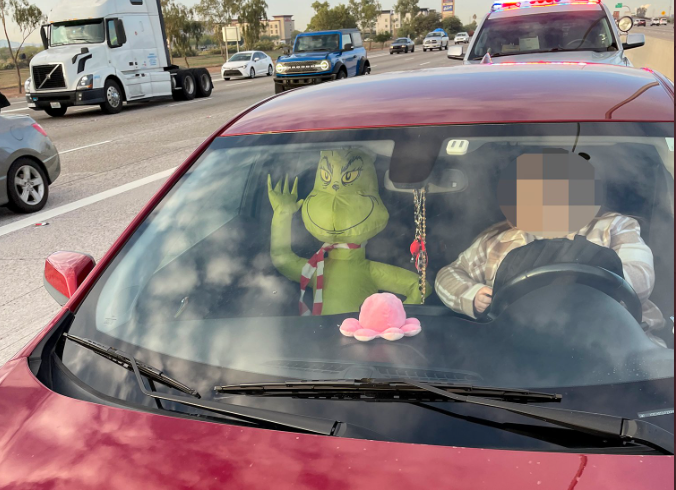Arizona officials stop inflatable Grinch from snatching HOV lane