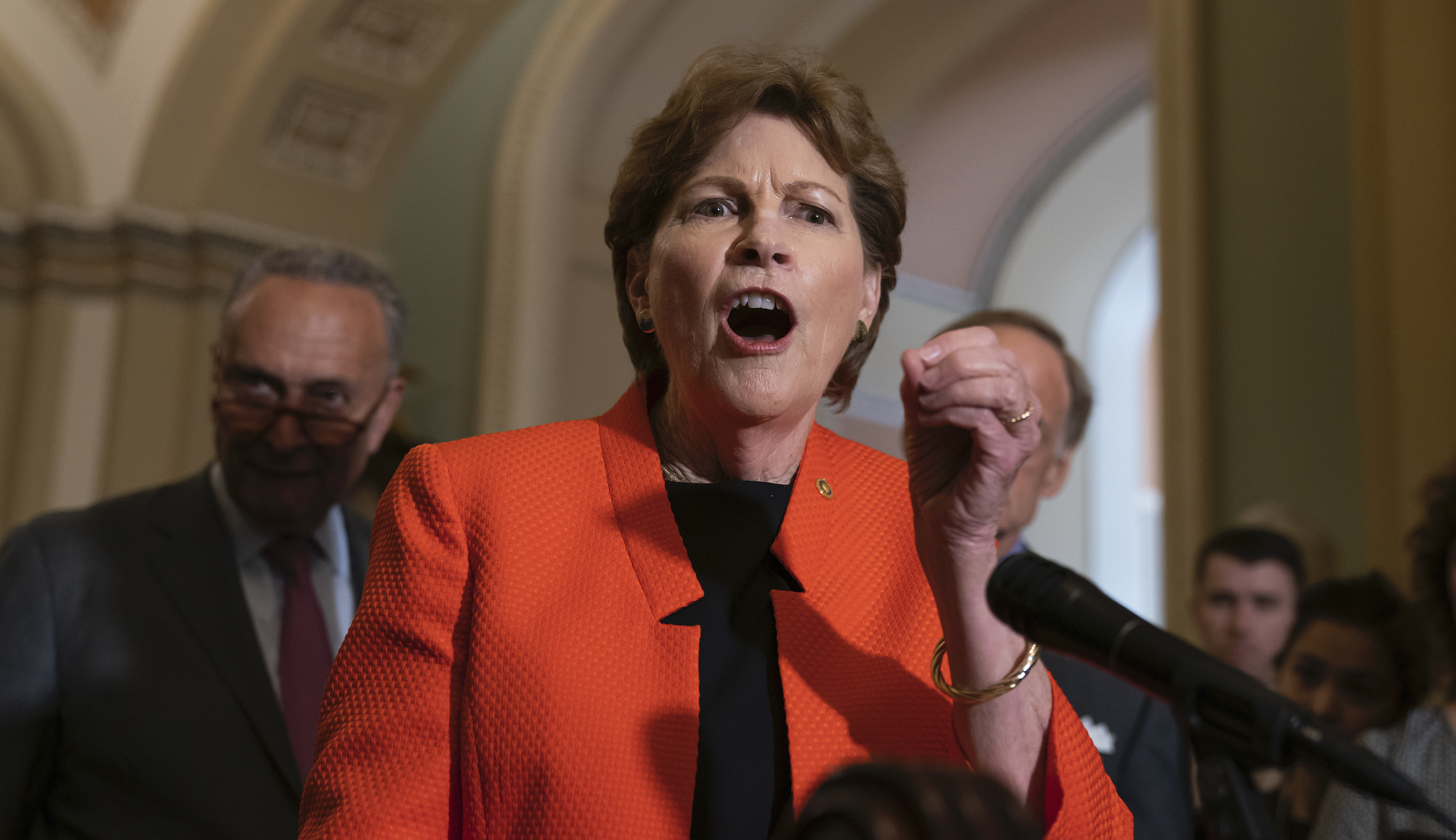 Senator threatens sanctions for Lebanon over detained American citizen