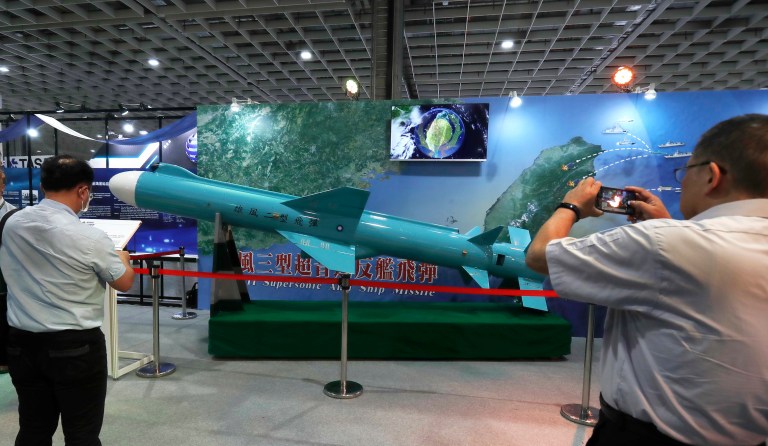 Taiwan strikes balance between seeking weapons and supporting Ukraine