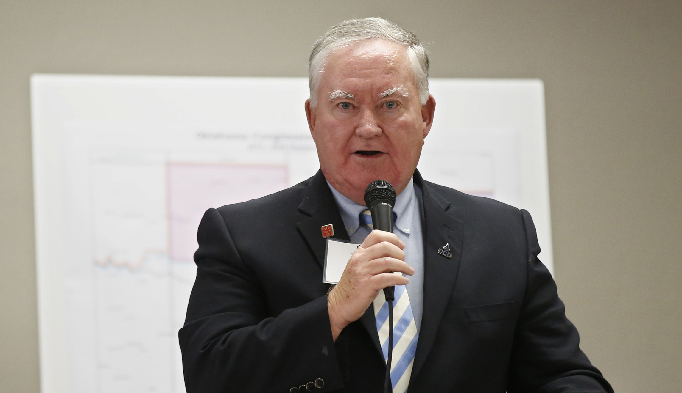 Oklahoma Democrat removes primary opponent’s yard signs: Watch