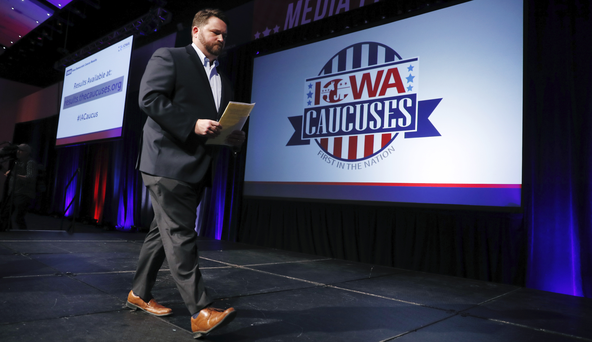 Reporter hollers at Iowa Democratic Party chairman: ‘How can anyone trust you now?’