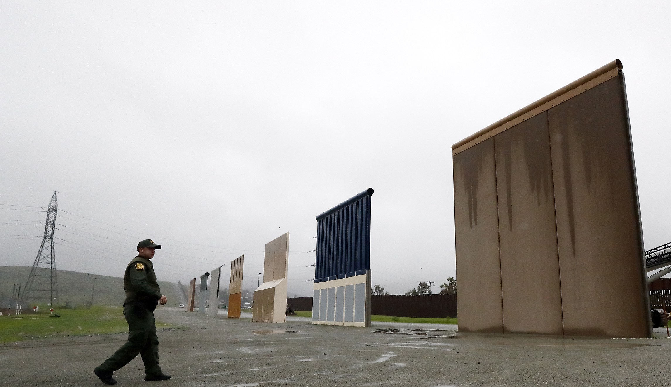 Iowa poll shows uptick in support for Trump’s border wall