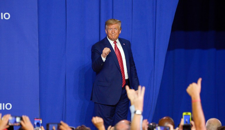 U.S. President Donald Trump gestures as he stands on stage during an event at Pratt Industries in Wapakoneta, Ohio, U.S., on Sunday, Sept. 22, 2019.