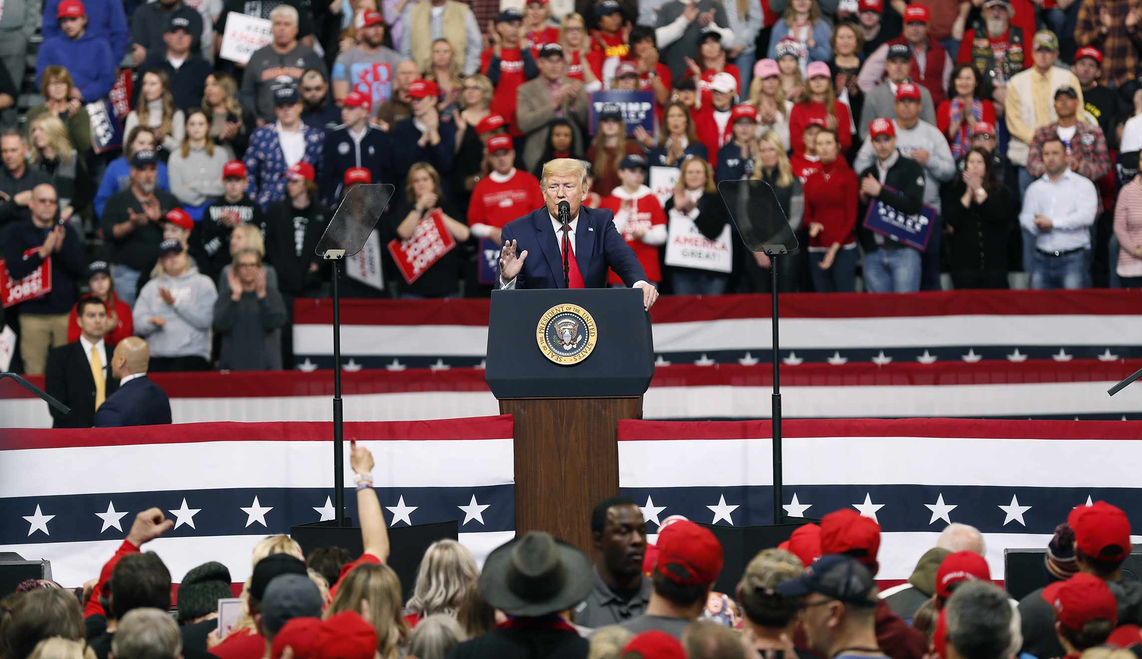 In Iowa, Trump dwarfs Democratic competition