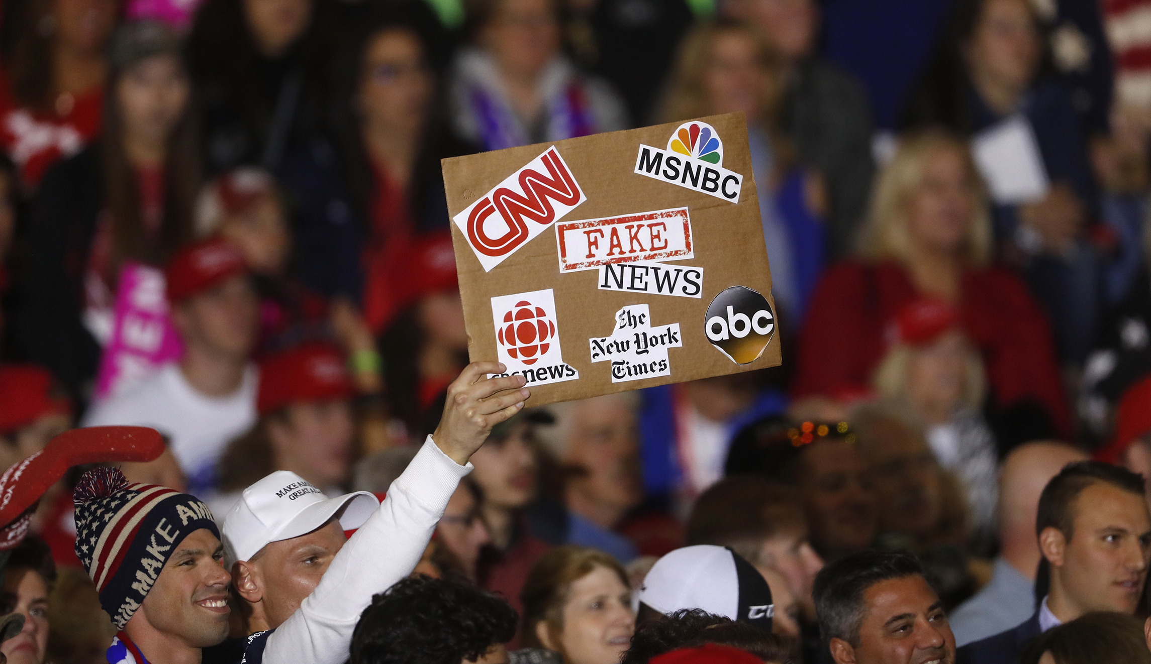 Media coordinate with each other to battle Trump