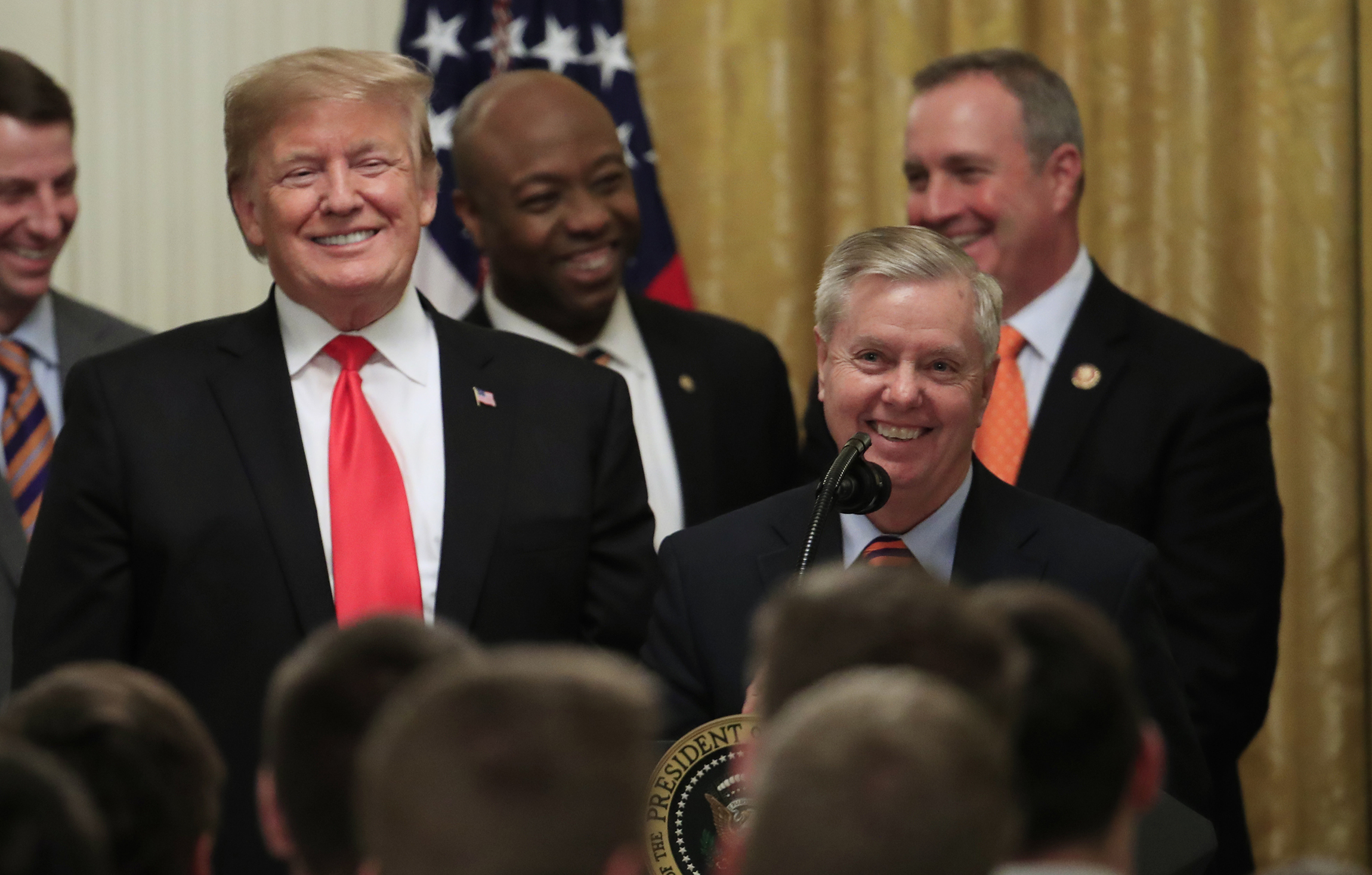 Trump OK with DOJ releasing Mueller report without White House seeing it, Lindsey Graham says