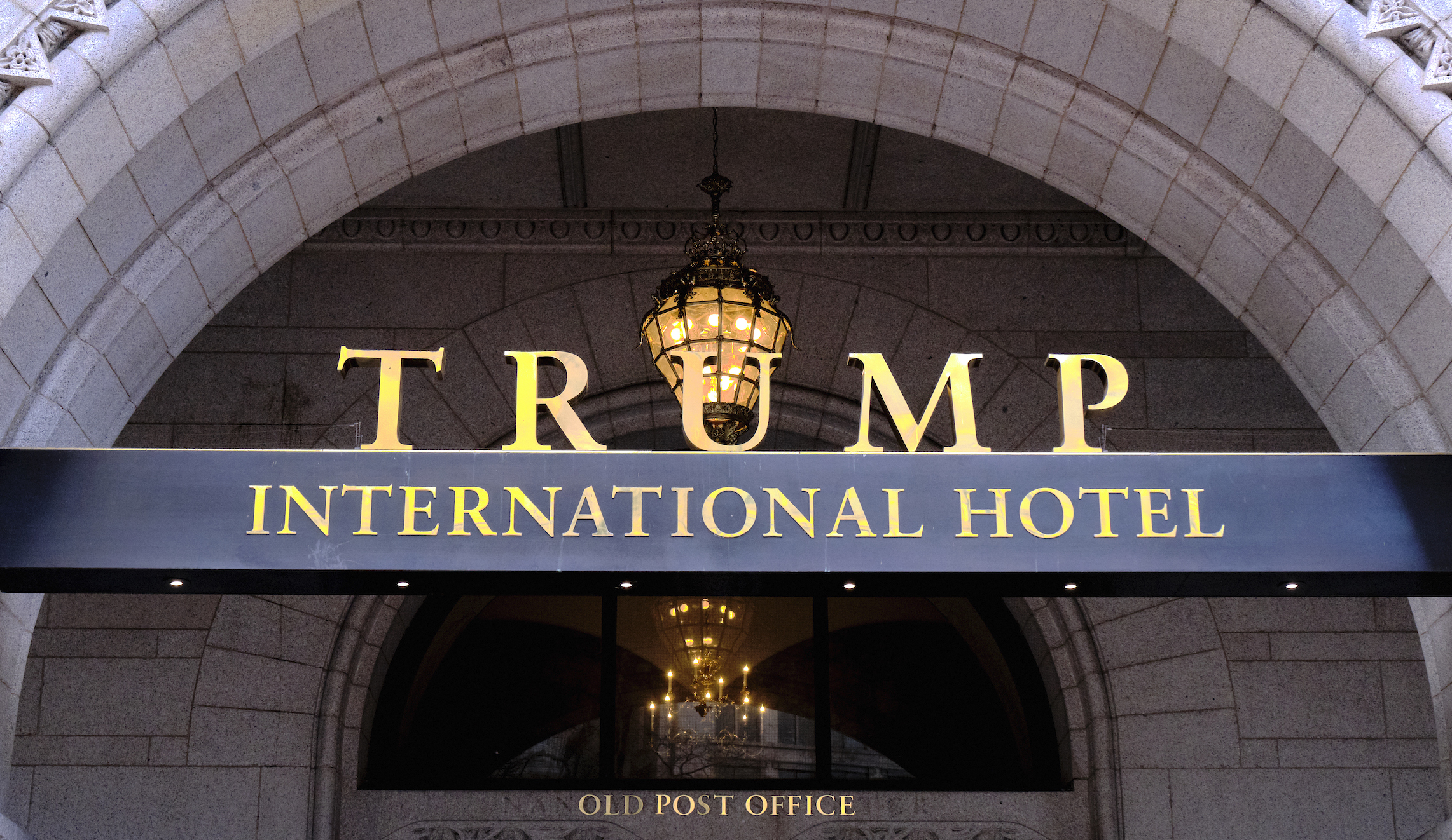 Trump Organization weighs sale of DC hotel amid ethics concerns
