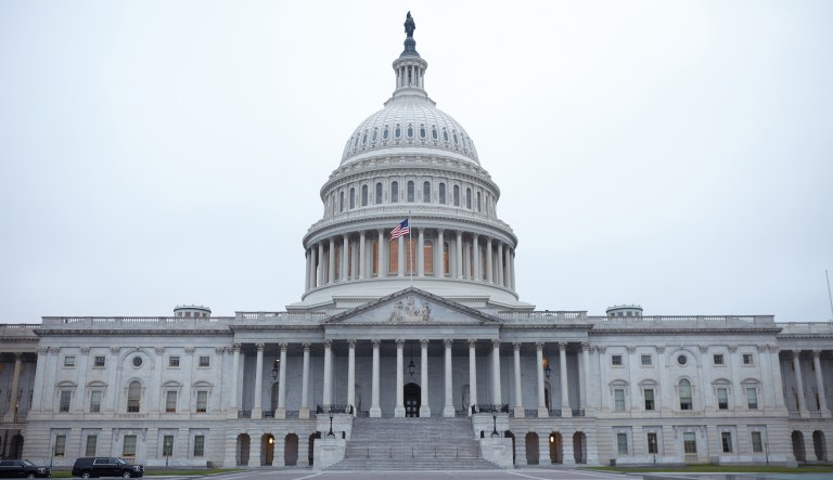 Lawmakers eye Sunday vote on coronavirus aid package