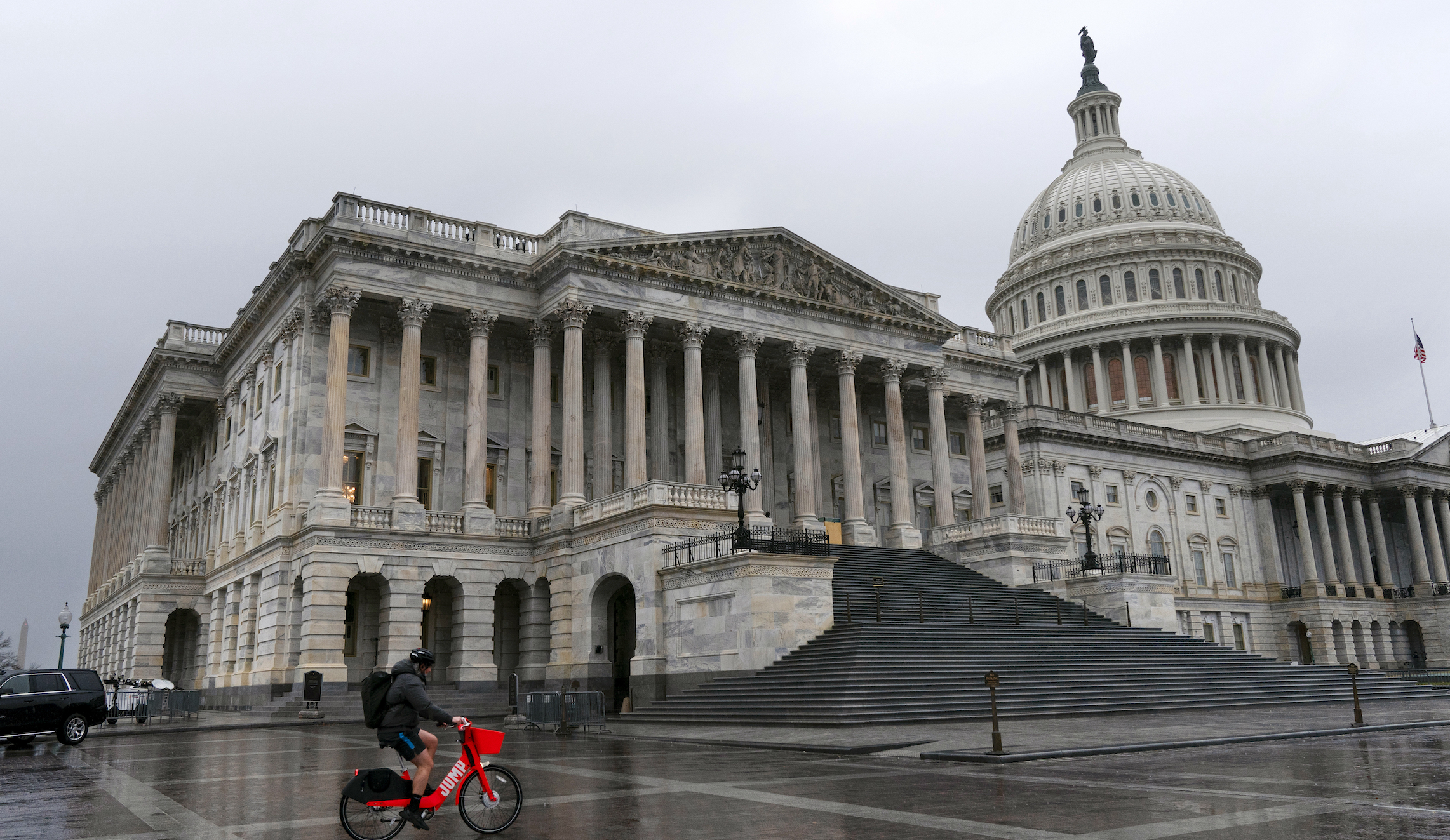 Pelosi permits coronavirus-quarantined voting area above House chamber