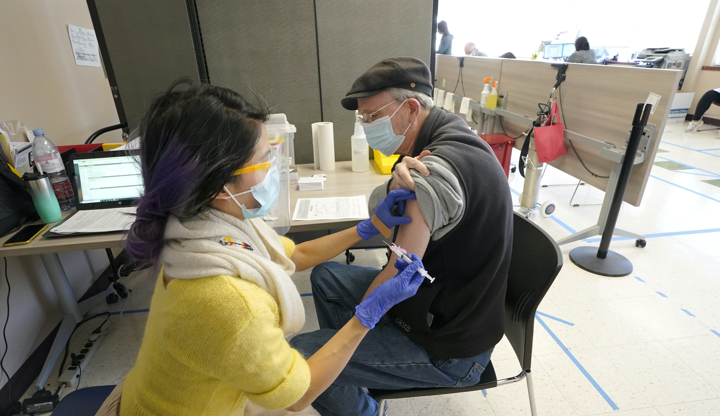 Over 25,000 HHS employees will be required to get COVID-19 vaccine