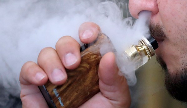 Watchdog group says FDA not following its own research on vaping