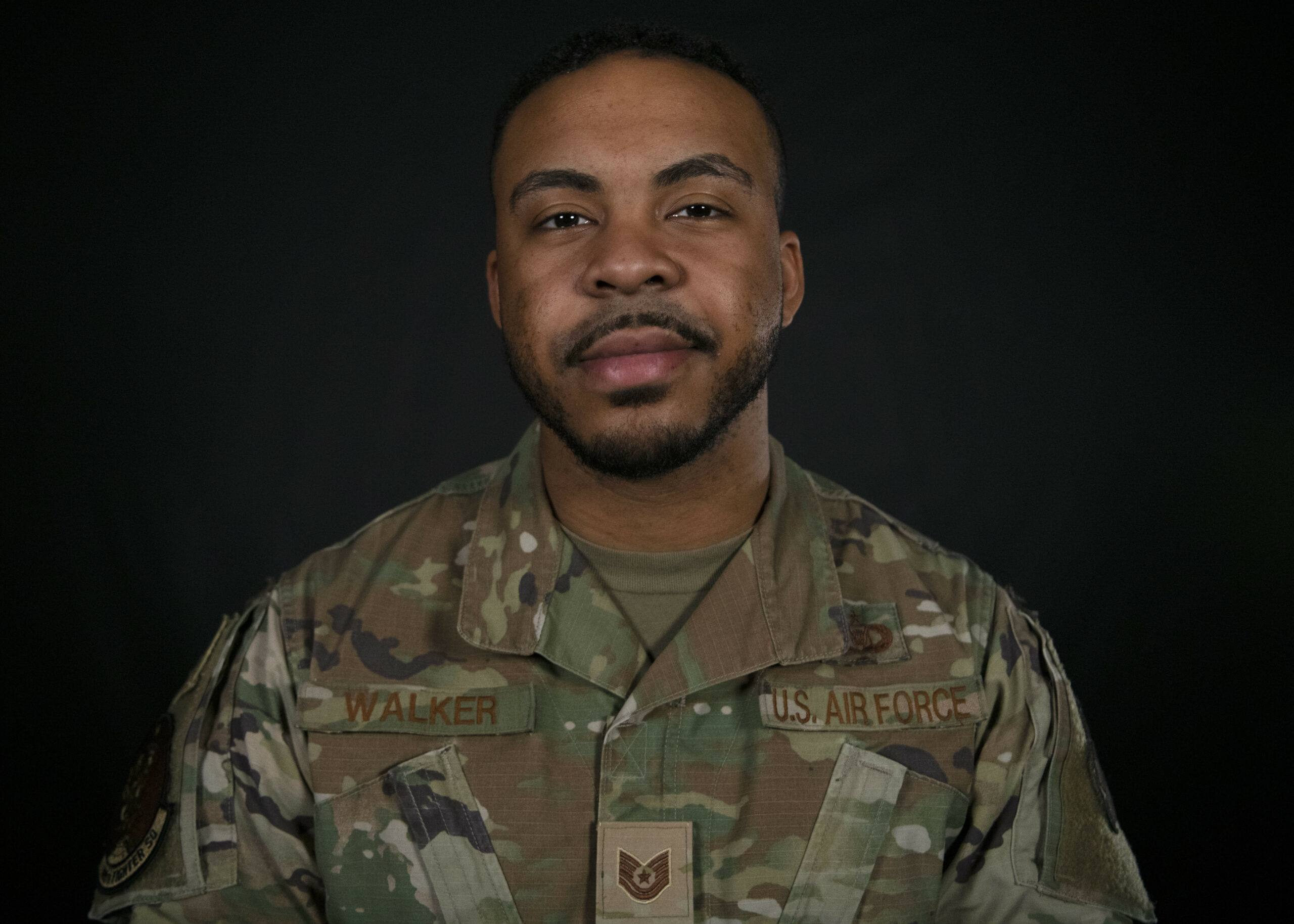 Airman earns heroism award for saving 28 people during Arizona active shooter incident
