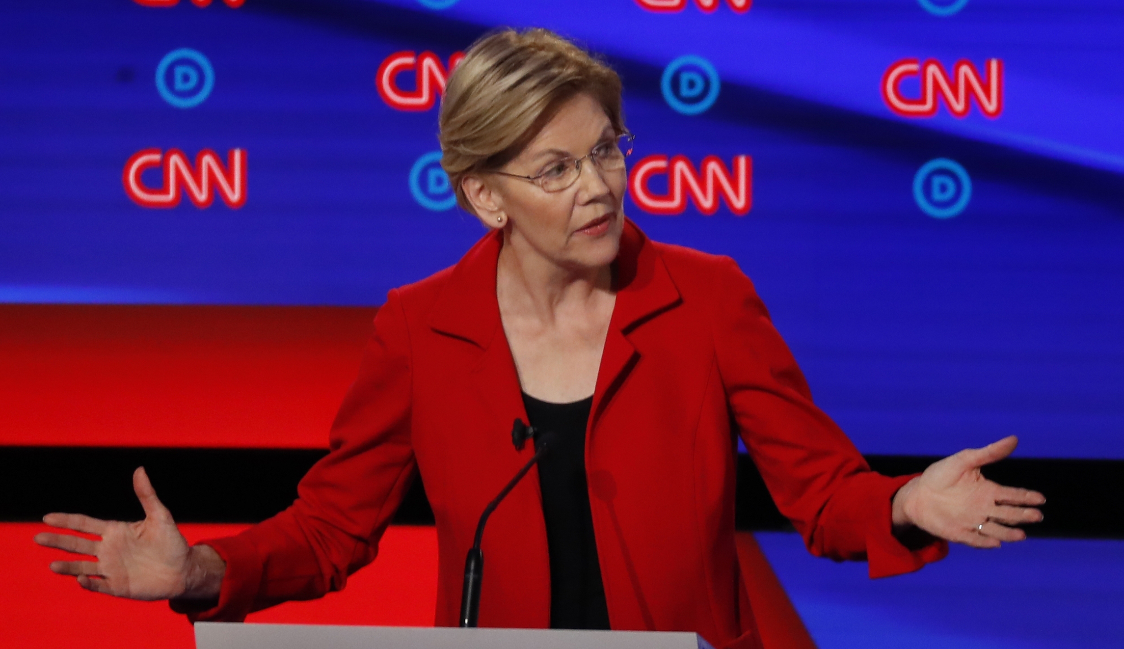 Elizabeth Warren lied about running for president, but she’s awfully quick to throw stones now