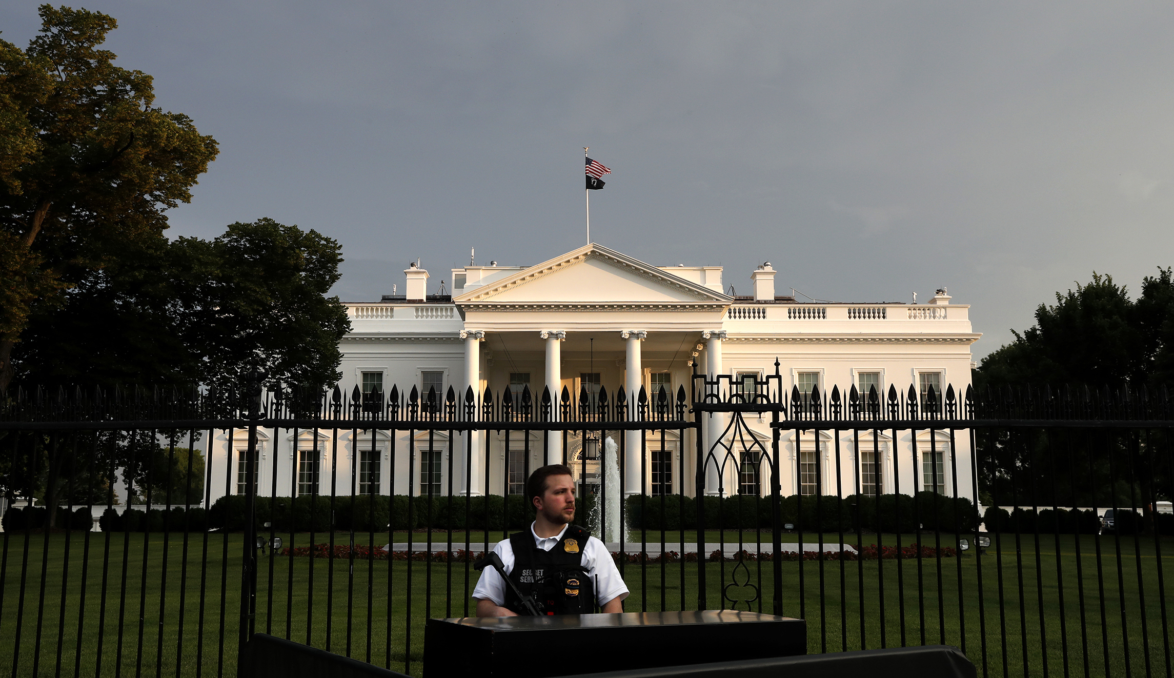 Man who set himself on fire outside the White House dies