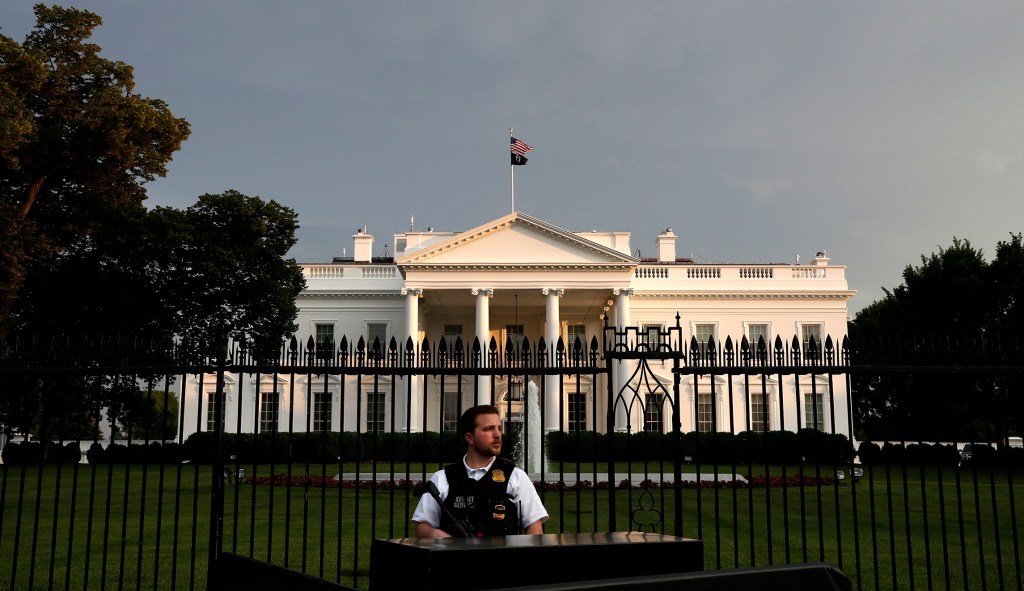 Man who set himself on fire outside the White House dies