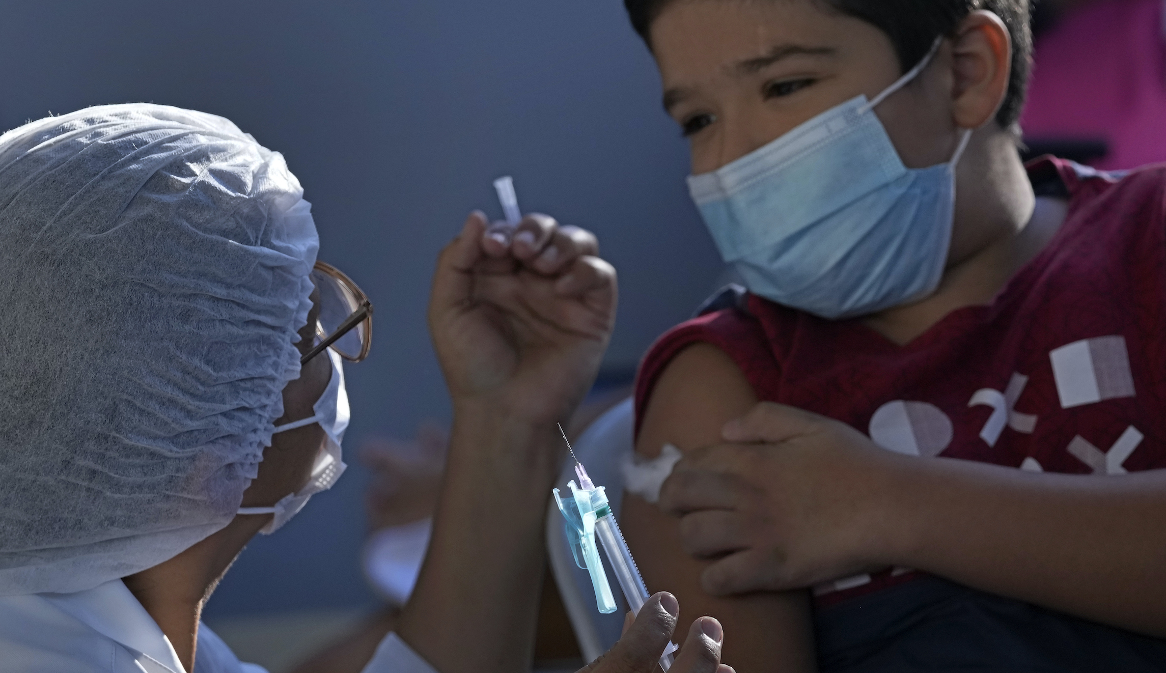 Incomplete Pfizer vaccine application for young children sparks controversy